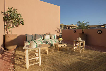 Rayons de soleil sur un bâtiment à Marrakech.